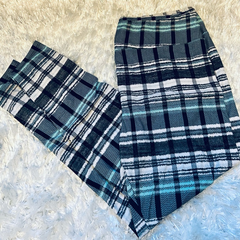 Beautiful pair of LuLaRoe leggings!Mint, black, white Plaid. Size Tall and Curvy